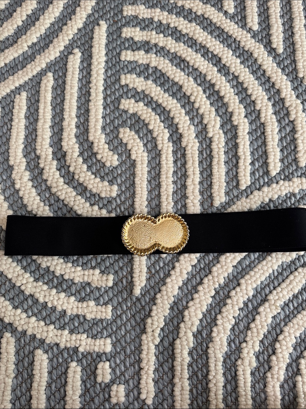 Vintage Motion East Black Stretch Belt Gold Buckle Statement Waist Belt Retro